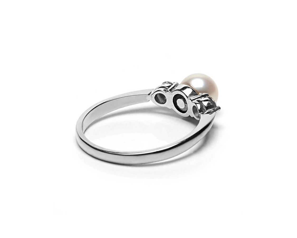 Diamond ring with pearl accents shop