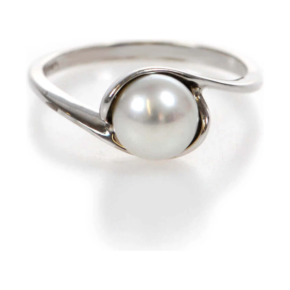 Freshwater Cultured Pearl Twist Ring | 9ct White Gold