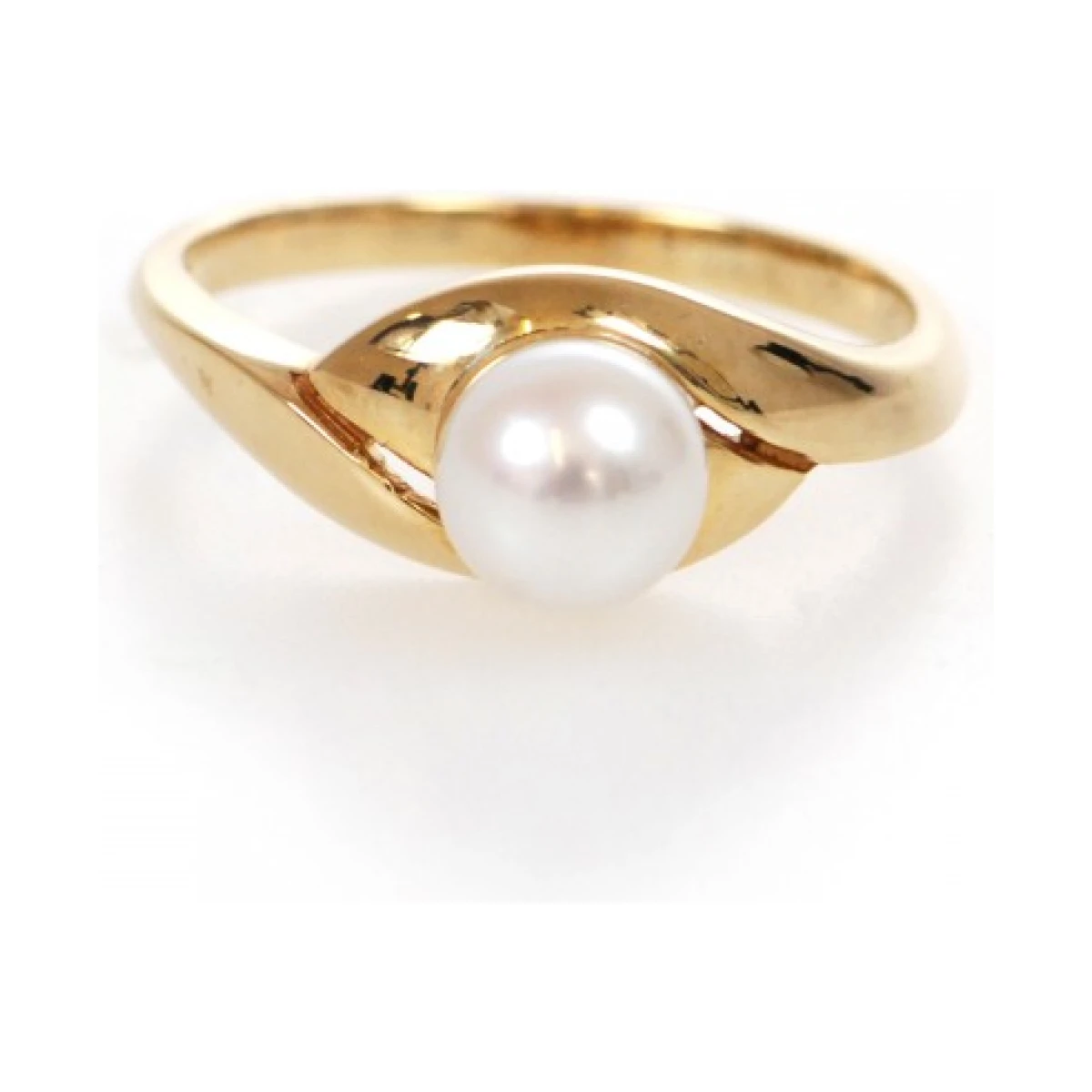 Freshwater Cultured Pearl Ring | 9ct Yellow Gold