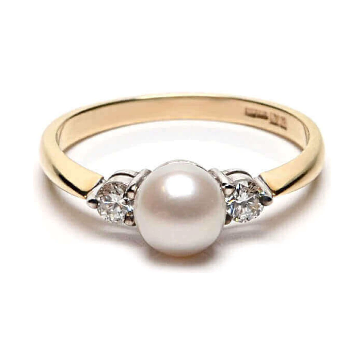 Diamond and White Freshwater Cultured Pearl Ring | 9ct Yellow Gold