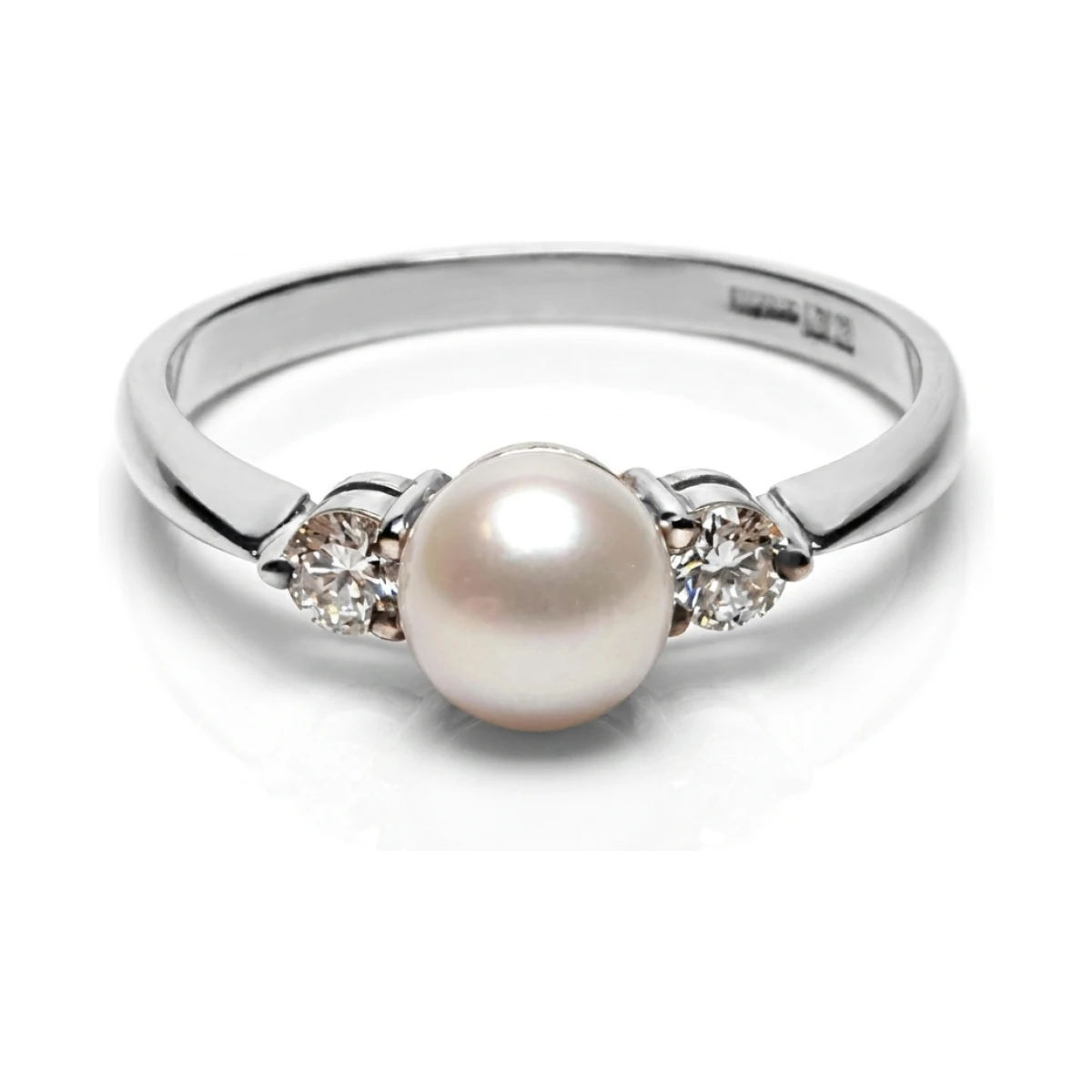Diamond and White Freshwater Cultured Pearl Ring | 9ct White Gold