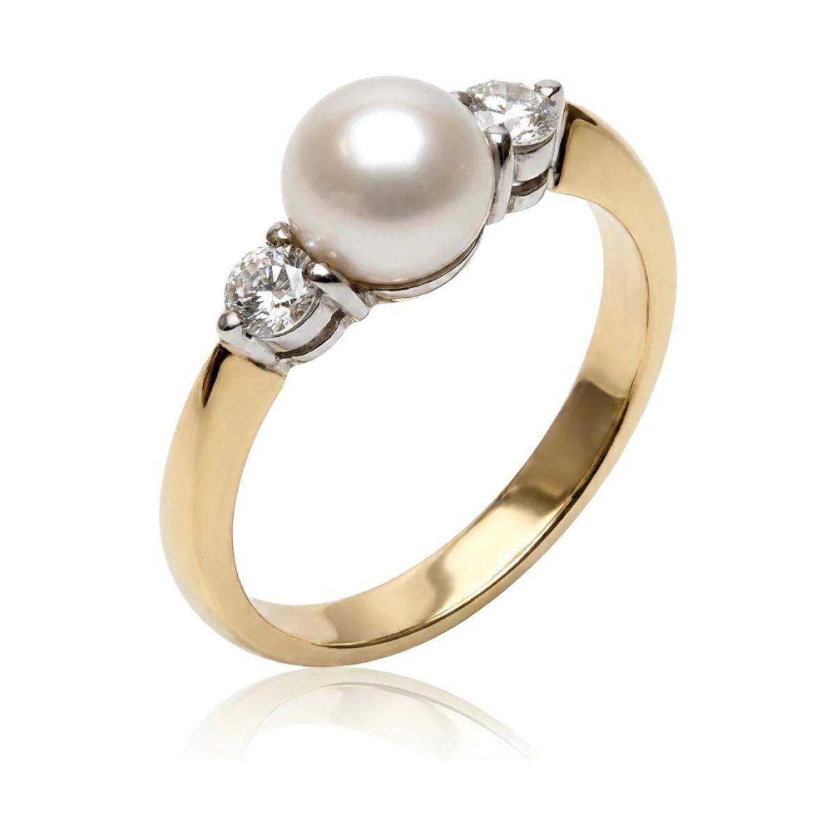 Diamond and White Freshwater Cultured Pearl Ring | 9ct Yellow Gold