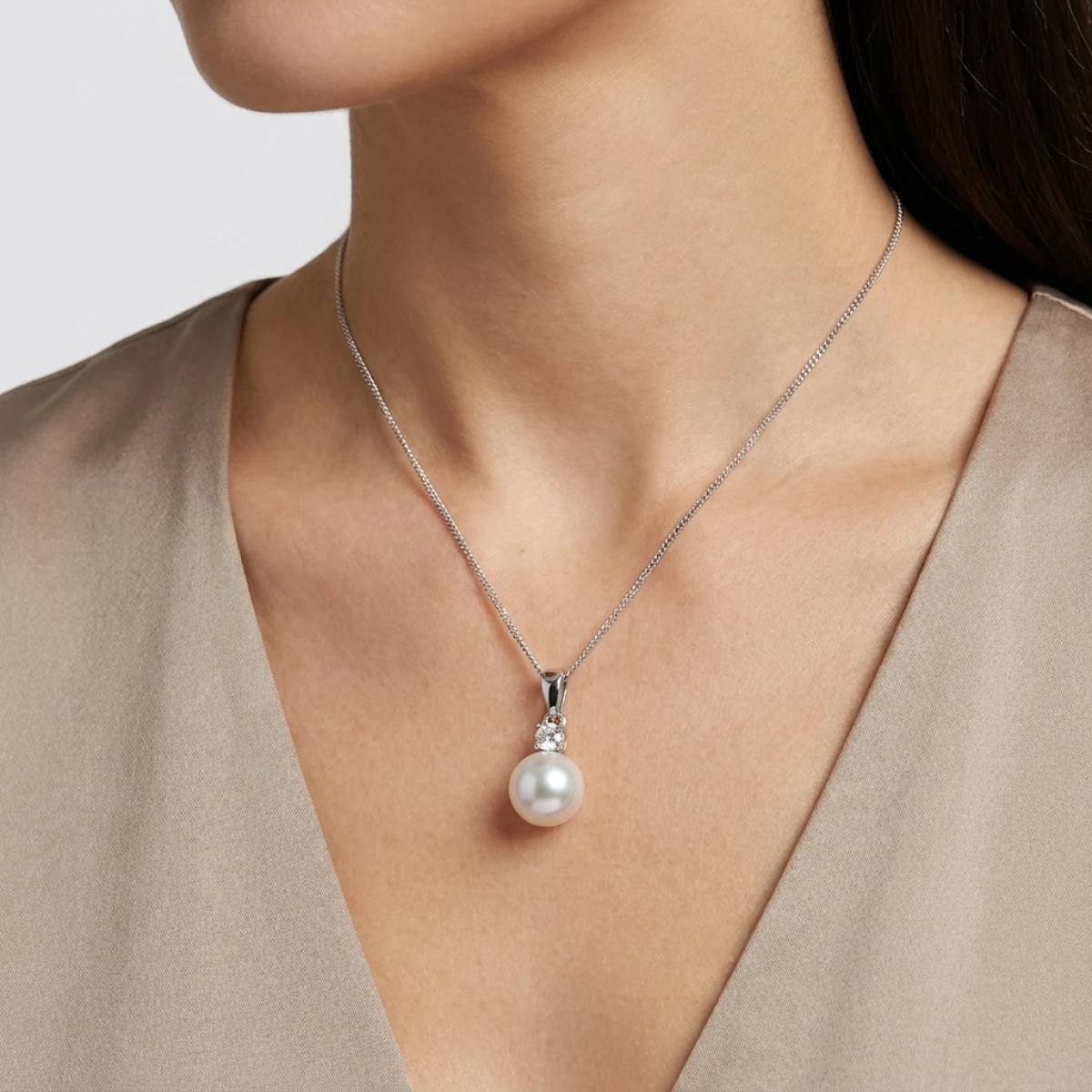 Akoya Pearl & Diamond 4 Claw Pendant  |  18ct White Gold