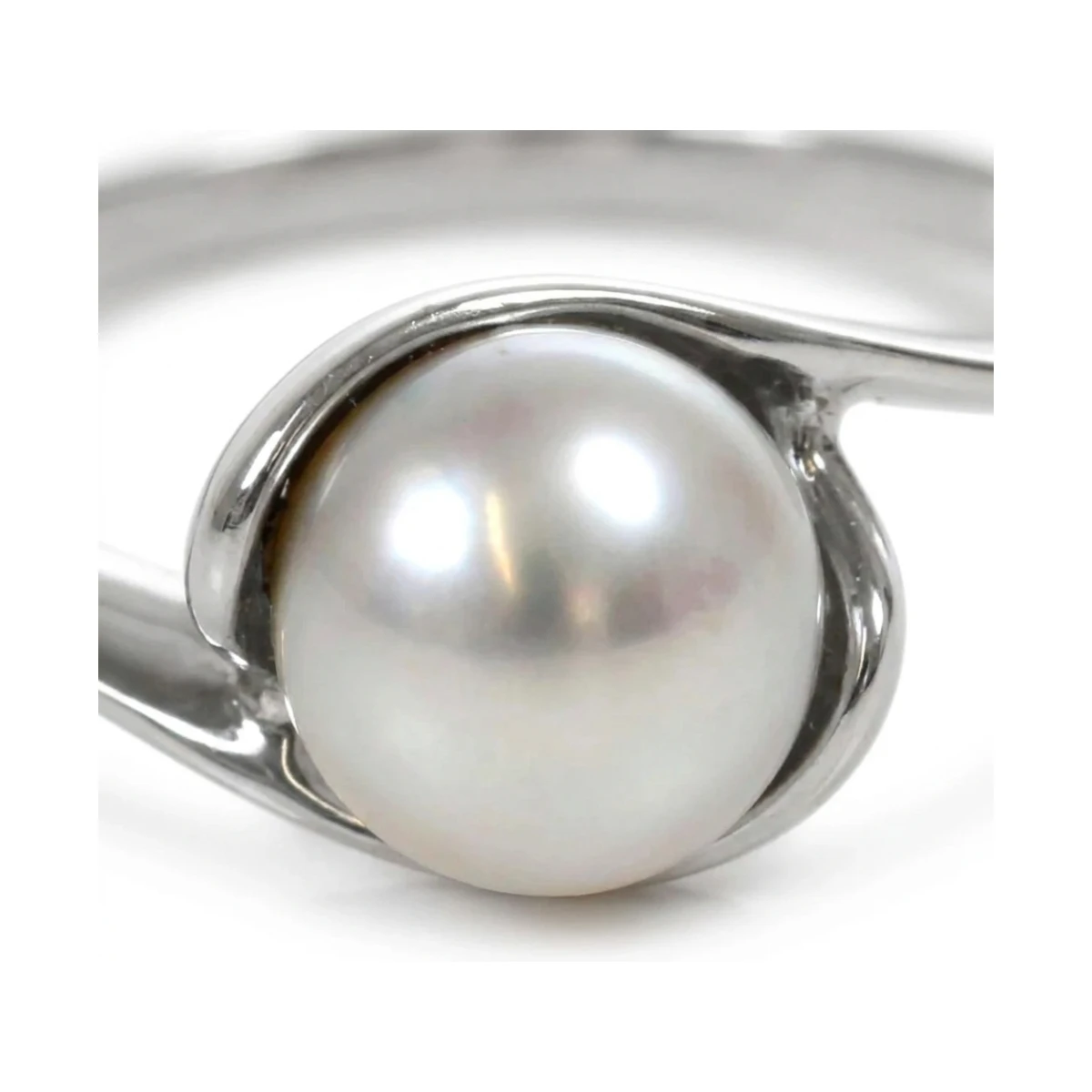 Freshwater Cultured Pearl Twist Ring | 18ct White Gold