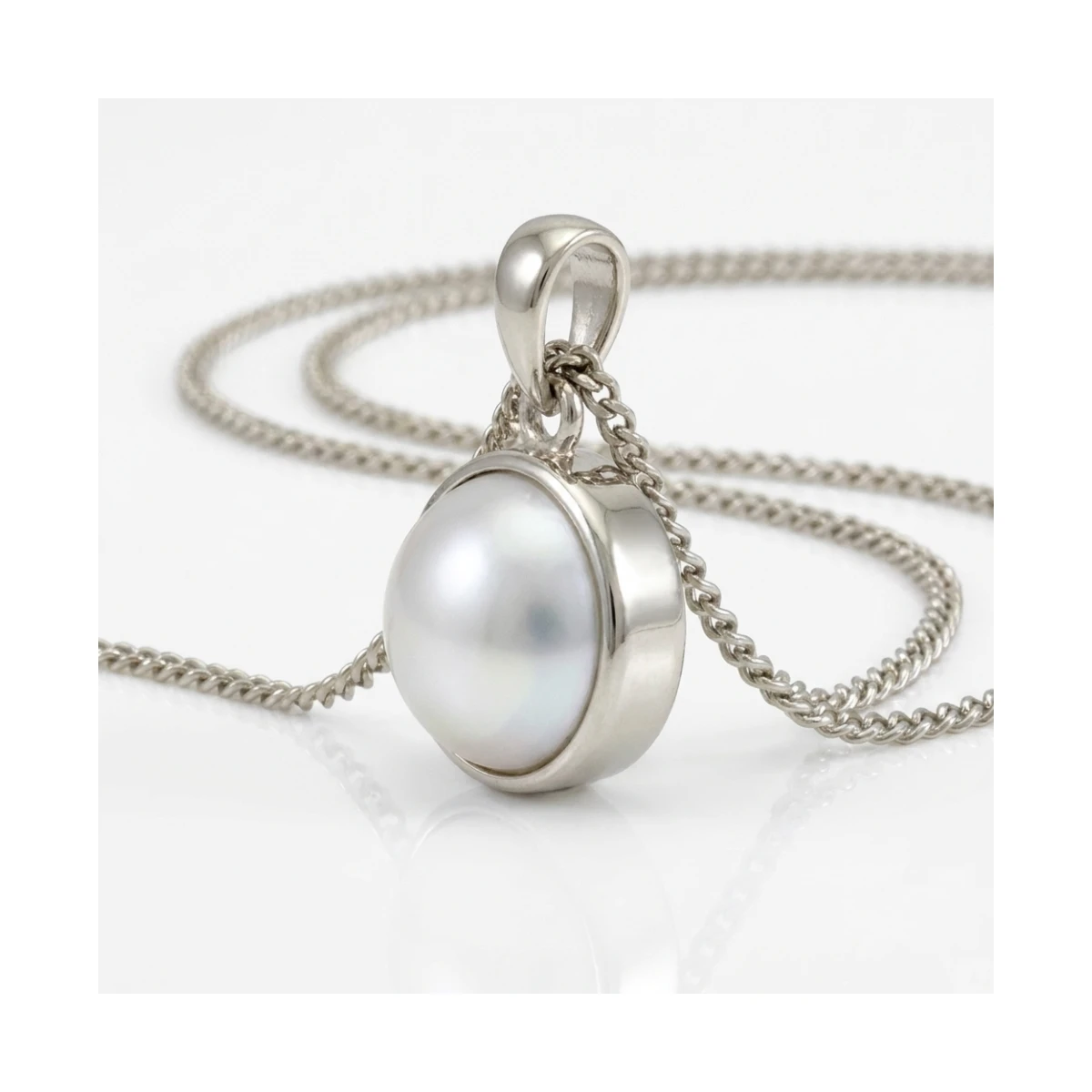 Freshwater Pearl Simple Circular Design Pendant  |  9ct White Gold