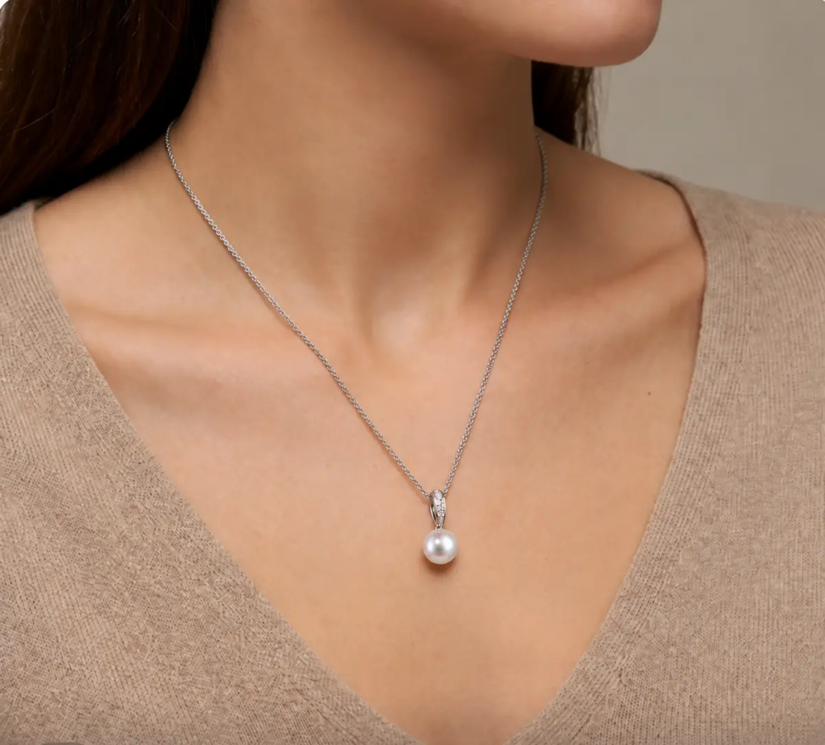 Dainty Vintage Freshwater Pearl & Diamond Pendant  |  18ct White Gold