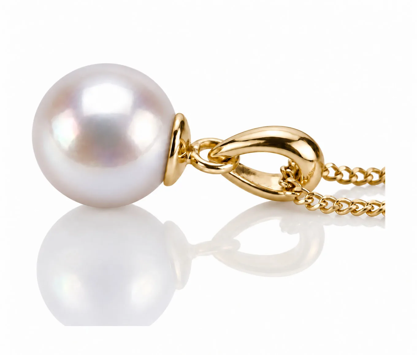White Akoya Cultured Pearl Pendant 8.0-8.5 mm | 18ct Yellow Gold